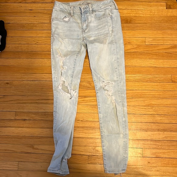 American Eagle Outfitters Denim - size 2 super stretch light wash blue jeans with rips